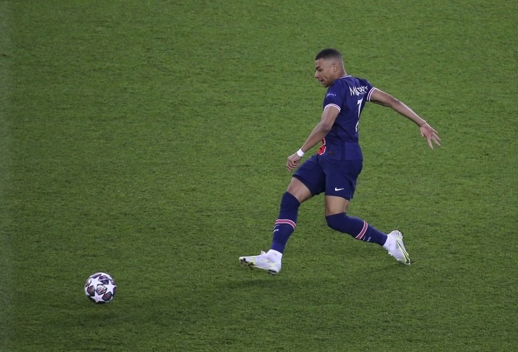  斯特拉斯堡门将超神表现零封大巴黎获MVP  