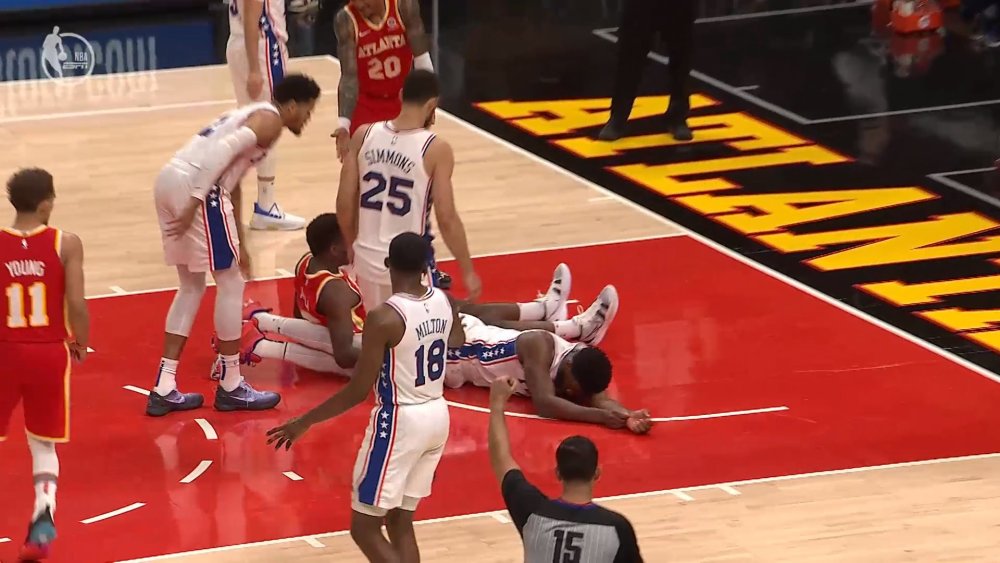  恩比德狂揽50+三双，费城主场碾压公牛  