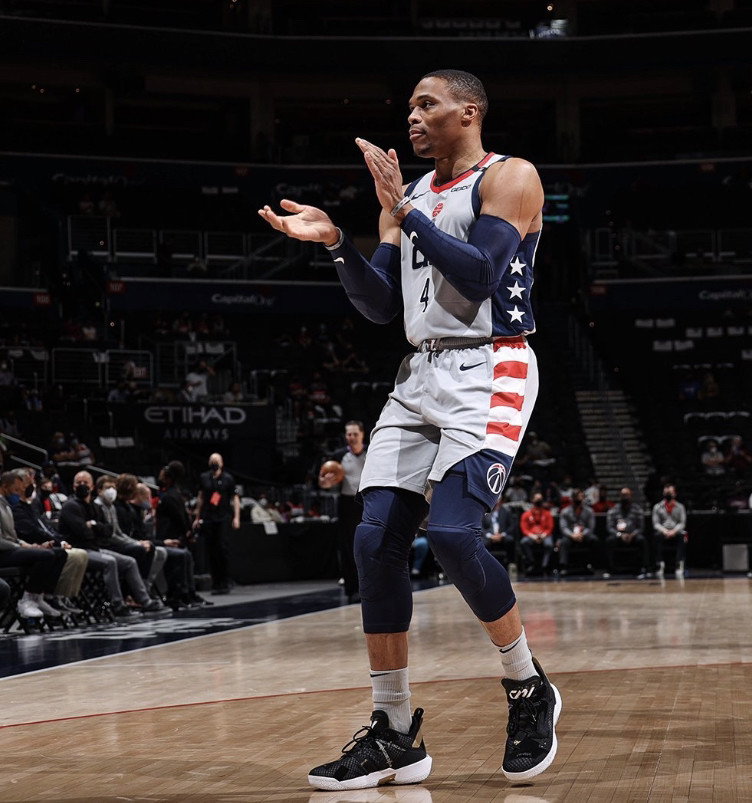  布伦森爆发尼克斯主场大胜步行者