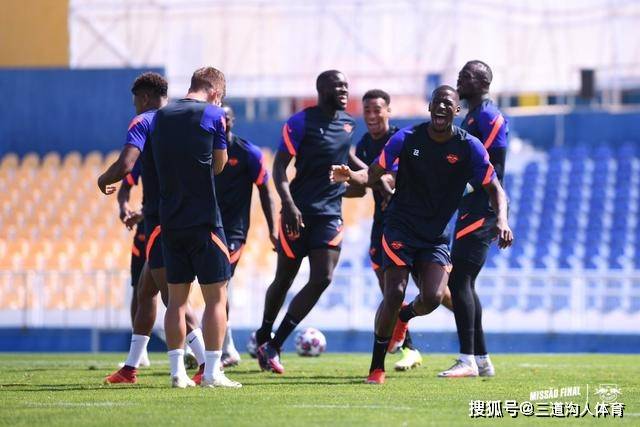  都灵老帅运筹帷幄，战术调整助球队客场全身而退