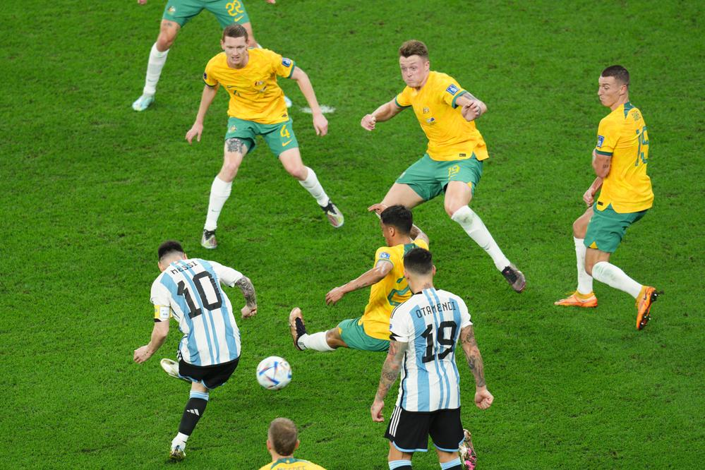  哈利伯顿精妙传球国王战胜独行侠缩小与身前差距